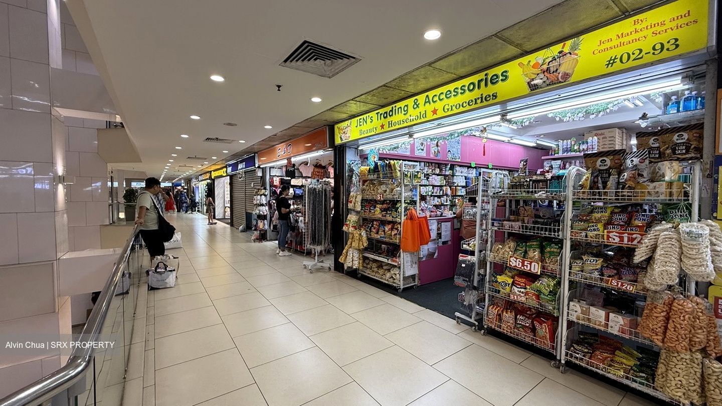 Lucky Plaza (D9), Retail #575892371
